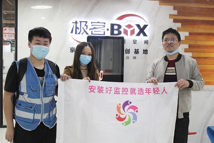 年輕人弱電為極客BXO安裝人臉識(shí)別門(mén)禁系統(tǒng)