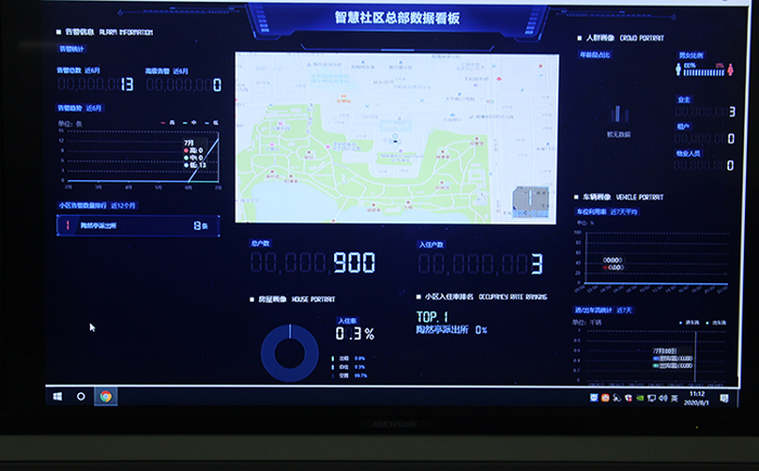 年輕人弱電為壹瓶社區(qū)建設(shè)人行通道